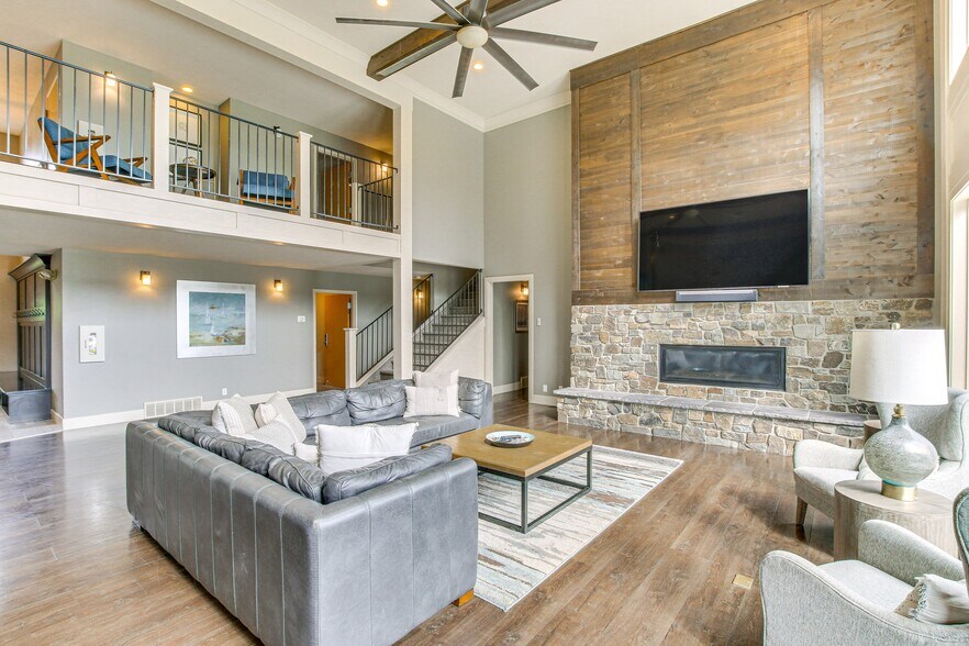 More Photos Of 40 Christa Circle cir, Garden City Specialty For Sale