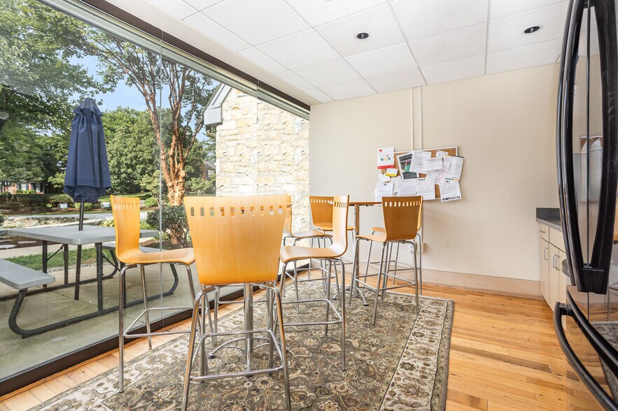 More Photos Of 1910 Harrington Dr, Lancaster Office For Sale