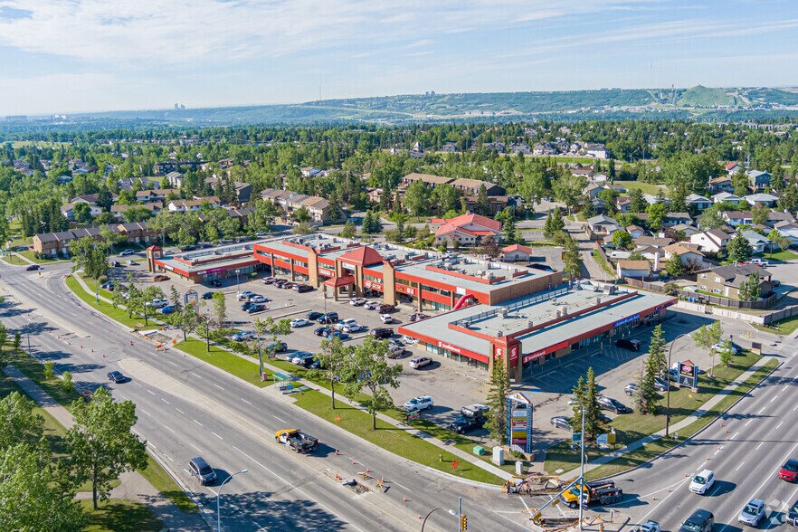 More Photos Of 1829 Ranchlands Blvd NW, Calgary Freestanding For Lease