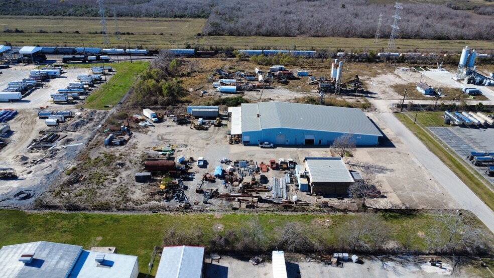 More Photos Of 1831 W E St, La Porte Warehouse For Lease