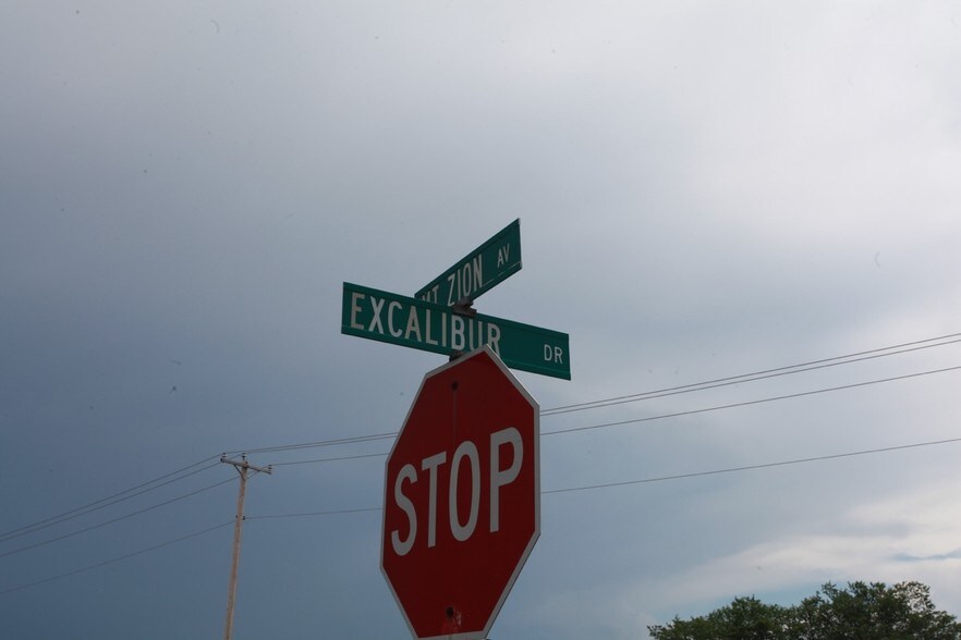 More Photos Of 1305 Excalibur Dr, Janesville Office For Sale