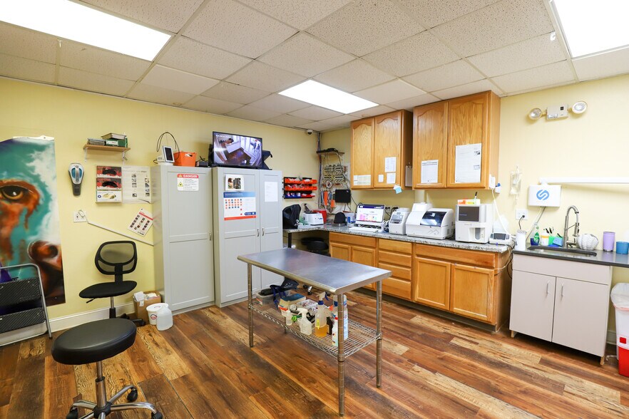 More Photos Of 500 NW 60th St, Gainesville Storefront Retail Office For Lease