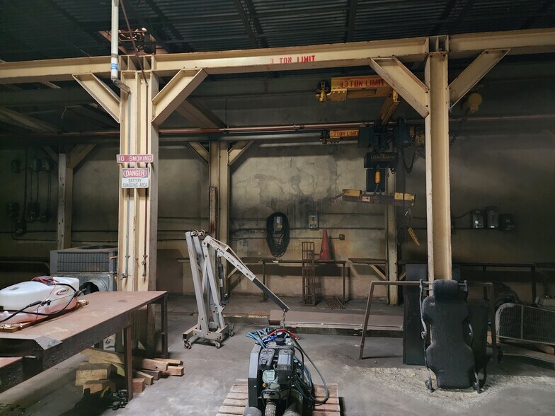 More Photos Of 866 River Rd, Valley Manufacturing For Sale