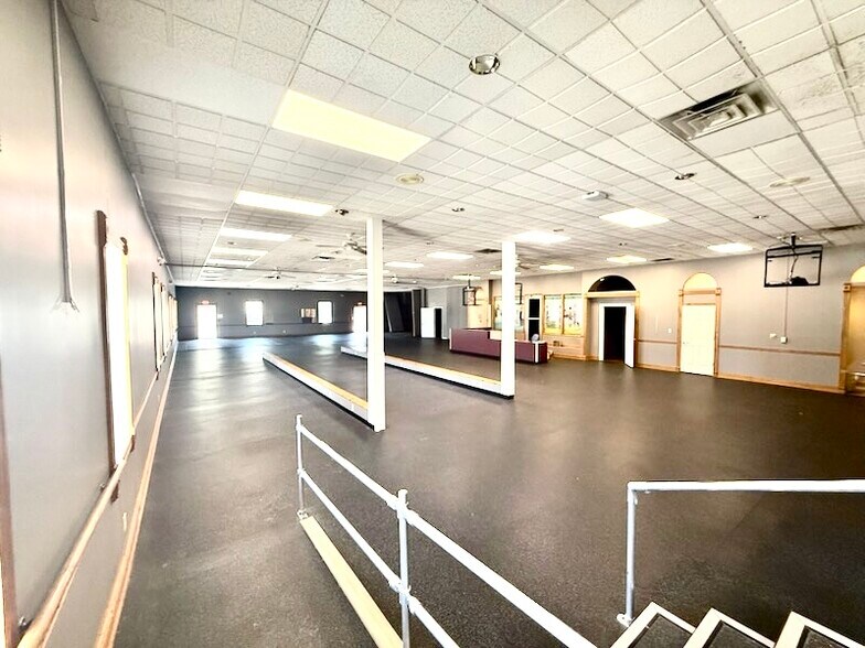 More Photos Of 3548 Western Ave, Connersville Mixed Retail For Sale
