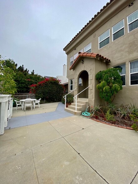 More Photos Of 117 Paloma Ave, Venice Apartments For Sale