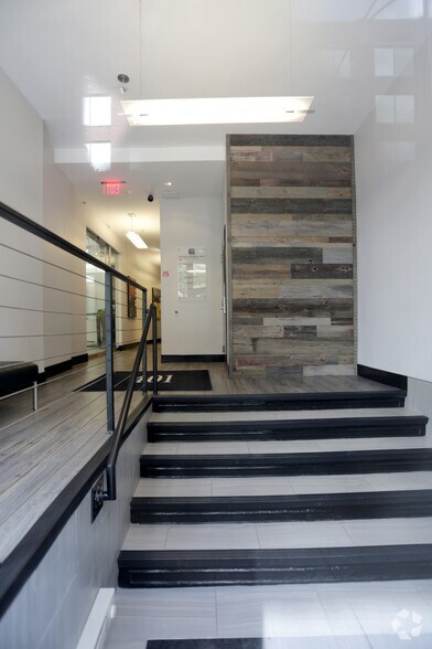 More Photos Of 401 W Superior St, Chicago Office For Lease