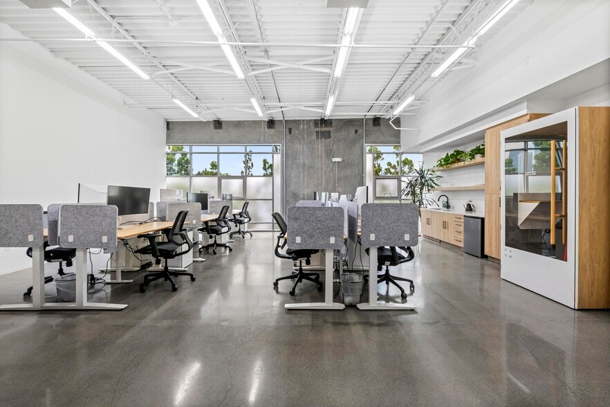 More Photos Of 1245 Factory Pl, Los Angeles Loft Creative Space For Lease