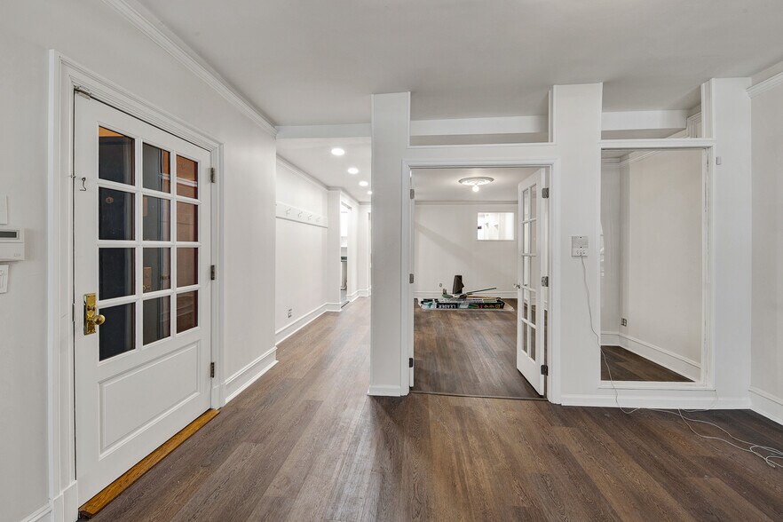 More Photos Of 1300 Madison Ave, New York Storefront Retail Office For Lease