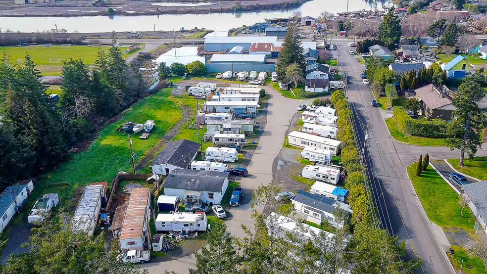 More Photos Of 718 F St, Coos Bay Manufactured Housing Mobile Home Park For Sale