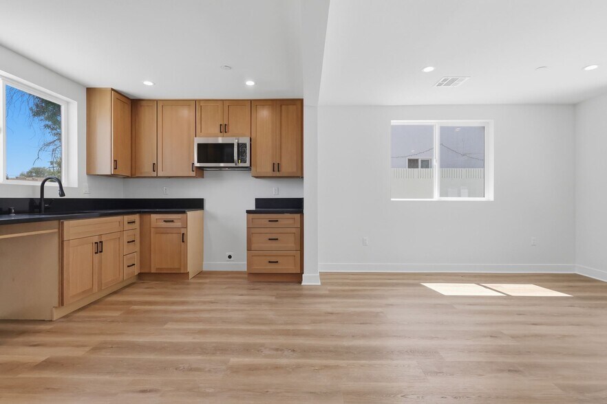 More Photos Of 1507 W 83rd St, Los Angeles Apartments For Sale