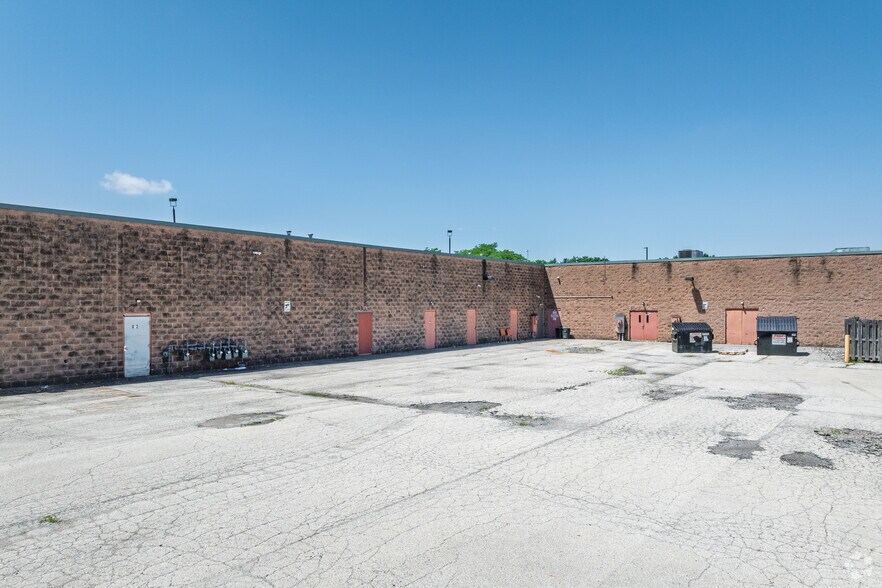 More Photos Of 760-836 E Rand Rd, Arlington Heights General Retail For Sale