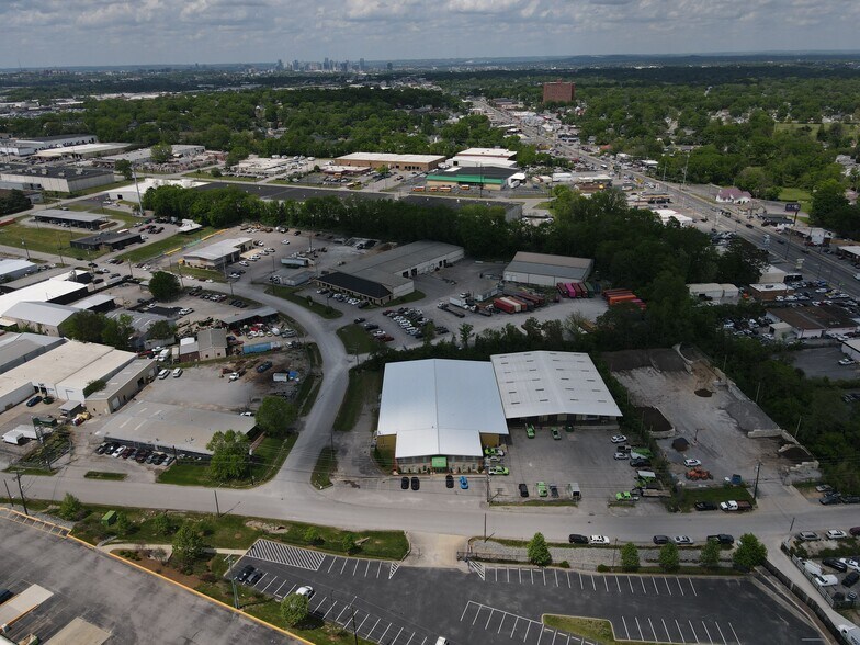 More Photos Of 410 McNally Dr, Nashville Warehouse For Lease