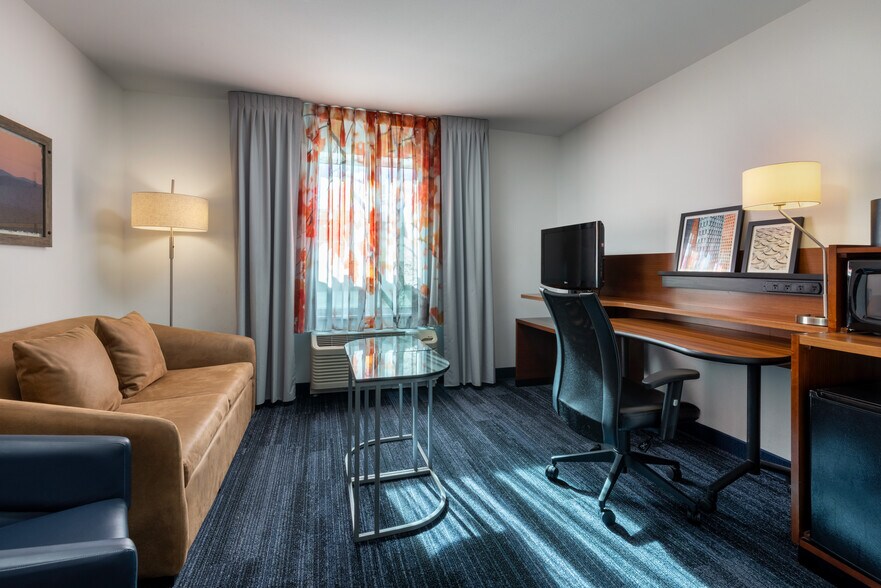 More Photos Of 809 Venture Dr, Smithfield Hotel For Sale