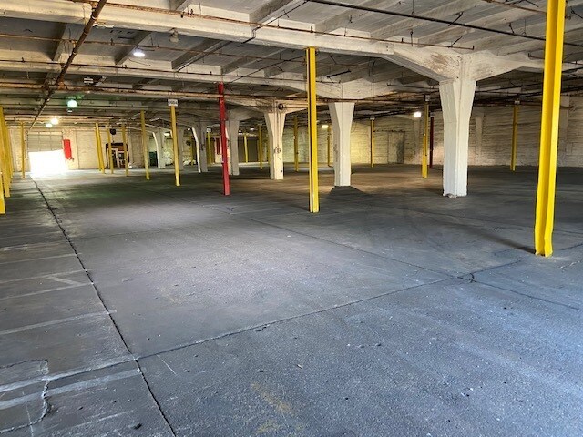 More Photos Of 3022 Franklin Ave, Waco Warehouse For Lease