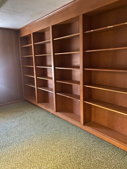 More Photos Of 326 N Wayne St, Piqua Office For Lease