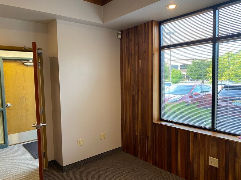 More Photos Of 580 5th Ave NW, New Brighton Medical For Lease