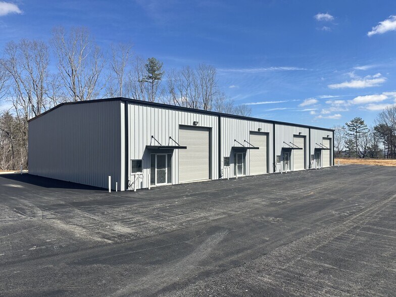 More Photos Of 110-115 Easy St, Dahlonega Manufacturing For Lease