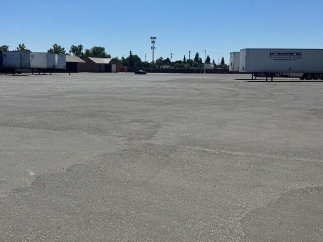 More Photos Of 1611 S Airport Way, Stockton Specialty For Lease