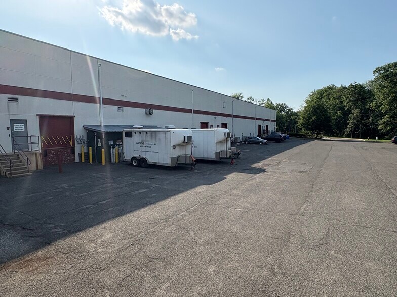 More Photos Of 1 Harvard Way, Hillsborough Flex For Lease