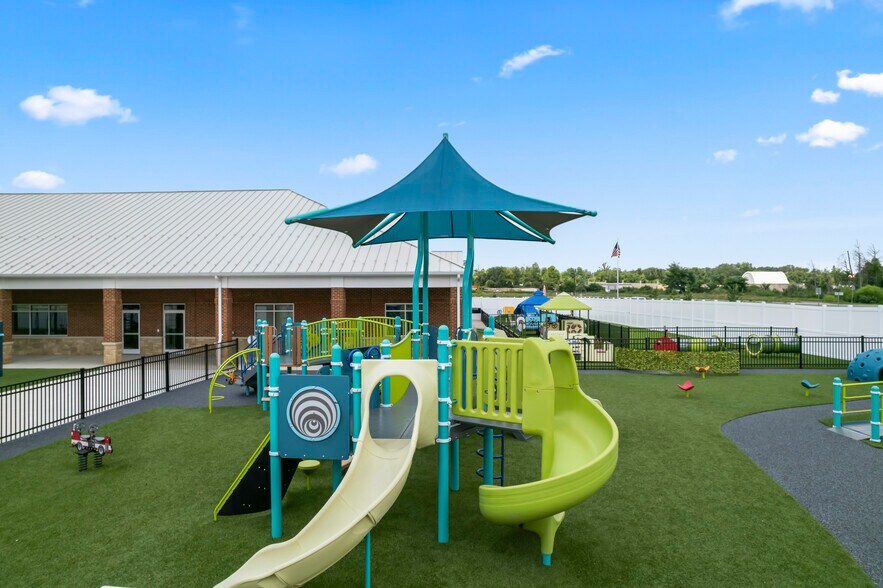 More Photos Of 42525 Tall Cedars Pkwy, Chantilly Schools For Lease