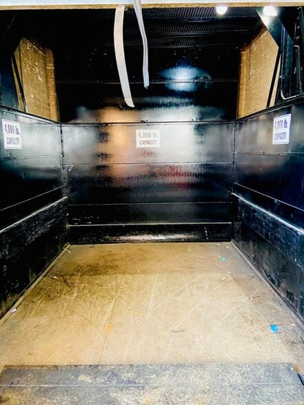 More Photos Of 4348 W Lake St, Chicago Warehouse For Lease