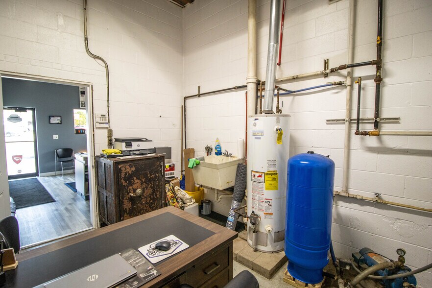 More Photos Of 10185 N Saginaw Rd, Clio Auto Repair For Sale