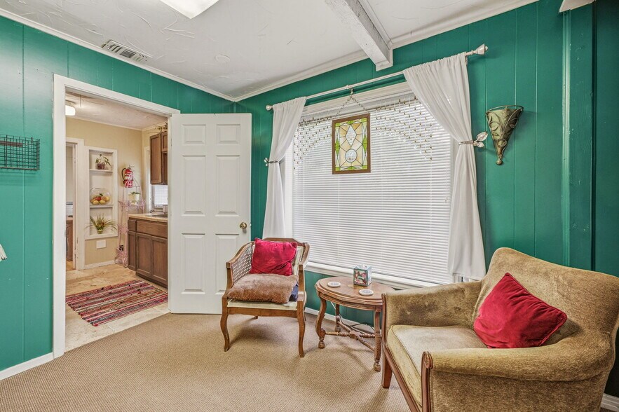 More Photos Of 416 S Morgan St, Granbury Office For Sale