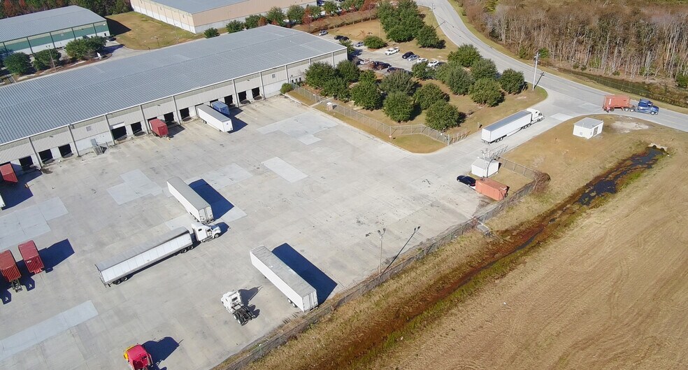More Photos Of 135 Distribution Dr, Savannah Warehouse For Lease