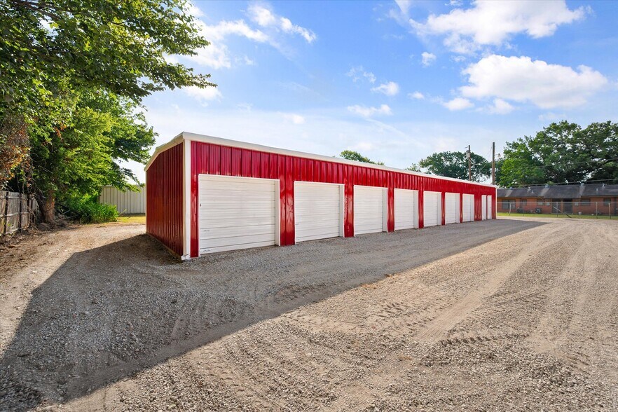 More Photos Of 124 Brooks ave, Corsicana Industrial For Sale