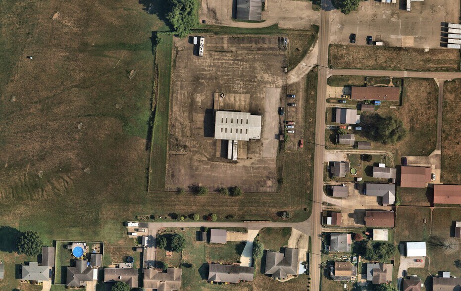 More Photos Of 123 Lee St, Belpre Distribution For Sale