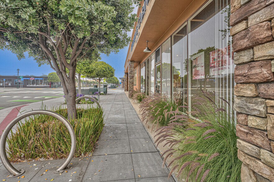 More Photos Of 805-815 Broadway Ave, Seaside Storefront For Sale