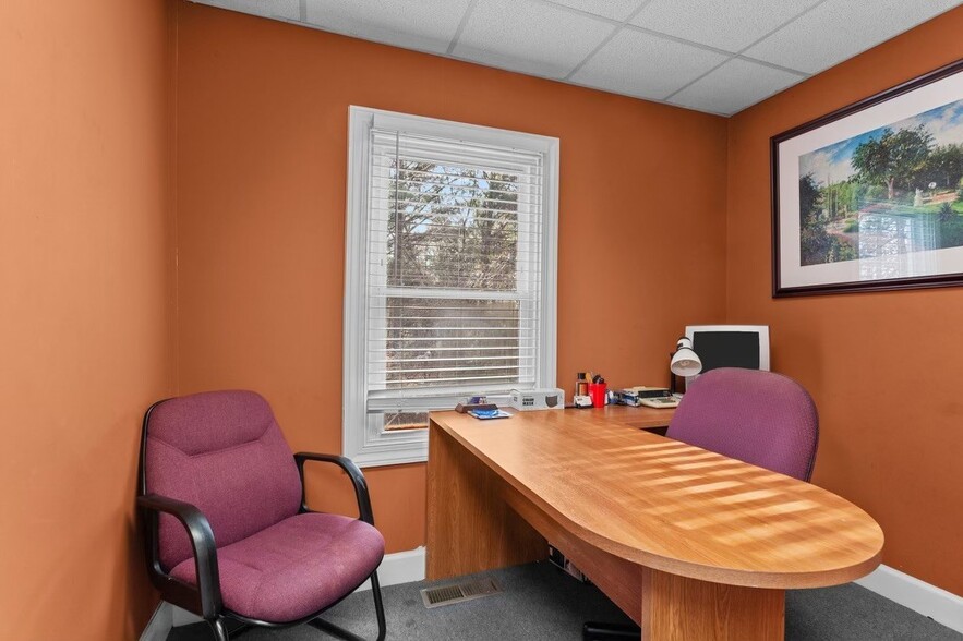 More Photos Of 1211-1221 Mall Dr, Richmond Office For Lease