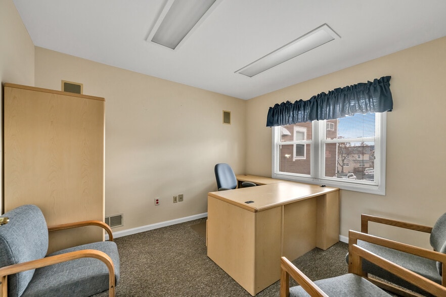 More Photos Of 306-308 Union Blvd, Totowa Office For Lease