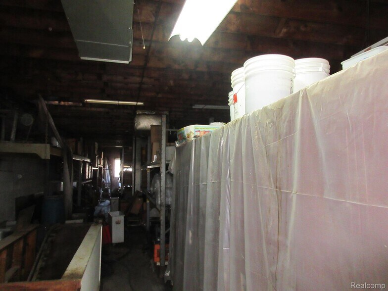 More Photos Of 19200 Kelly Rd, Detroit Restaurant For Sale