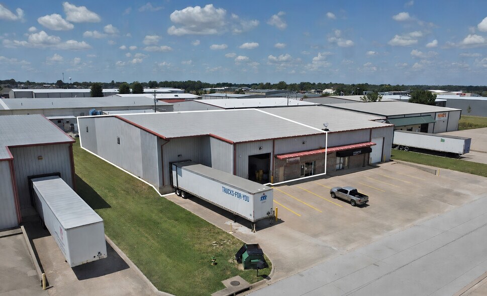 More Photos Of 413 Albano Dr, Springdale Warehouse For Lease