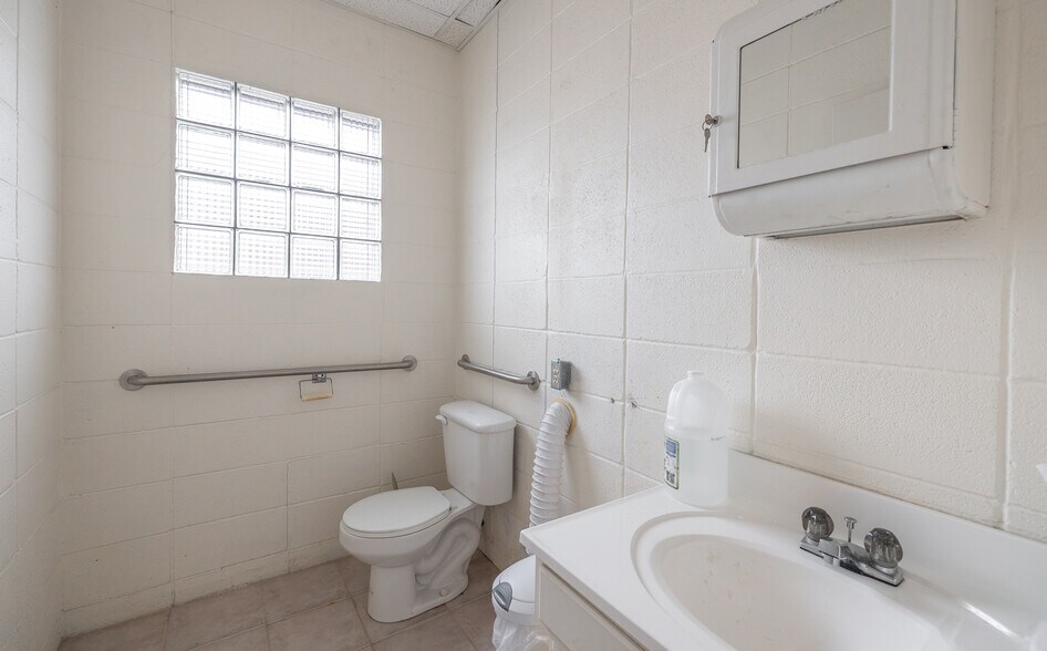 More Photos Of 217 North St, Waynesville General Retail For Sale