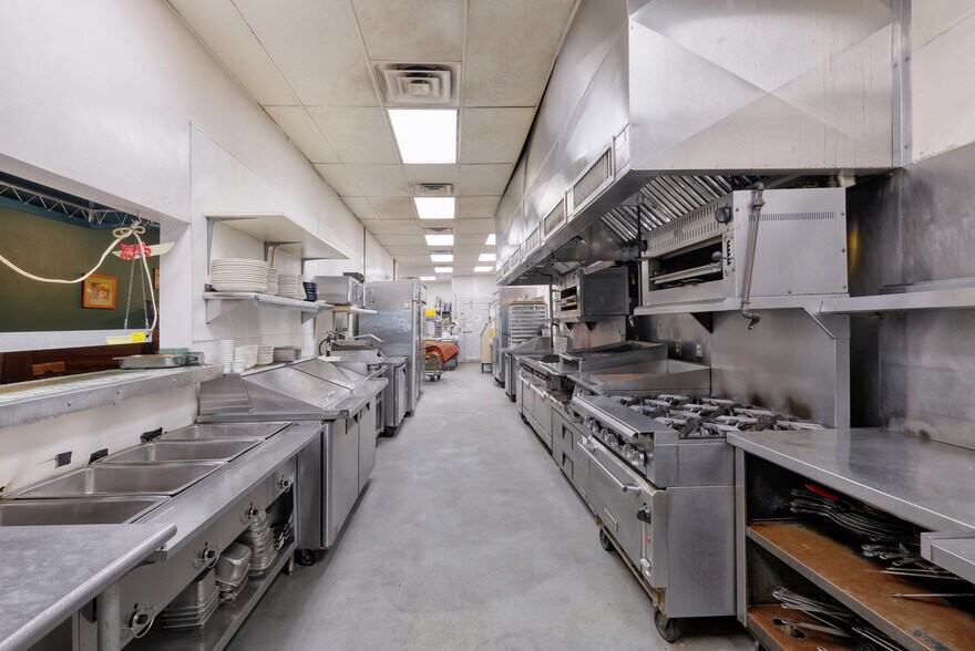 More Photos Of 110-112 Trinity St, Abbeville Storefront For Sale