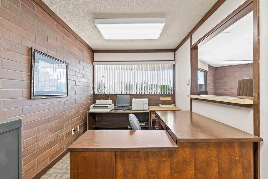 More Photos Of 411-413 N 2nd St, Yakima Office For Sale