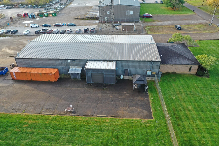 More Photos Of 3822 Victory Ave, Louisville Warehouse For Lease