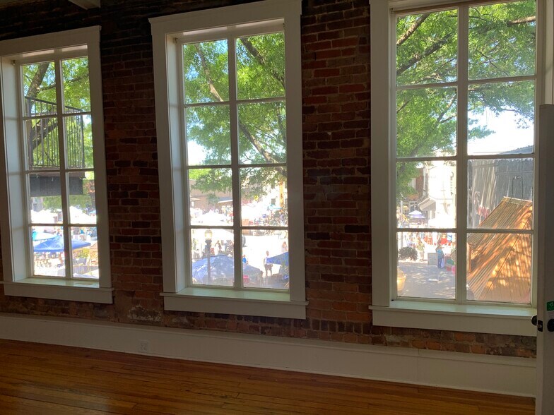 More Photos Of 106 Adamson Sq, Carrollton Storefront For Lease