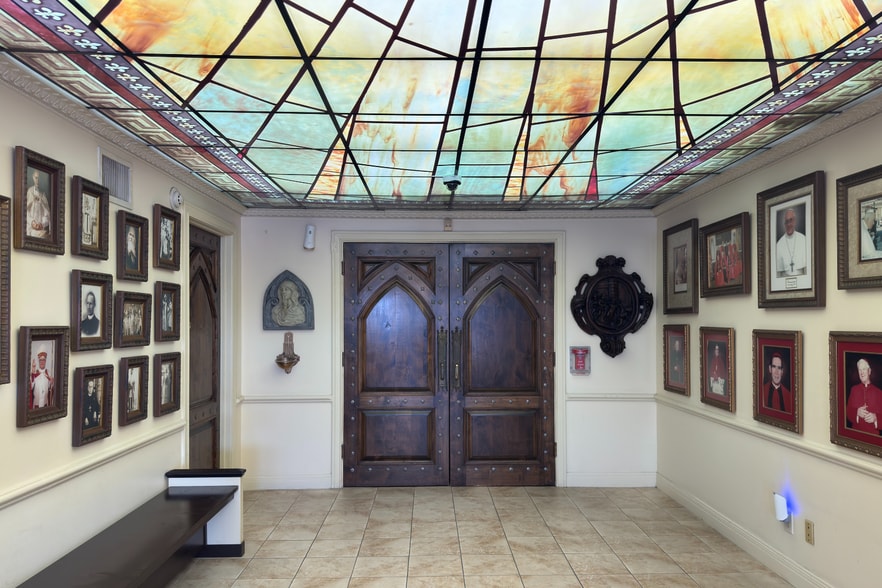 More Photos Of 9101 Airline Dr, Houston Religious Facility For Sale