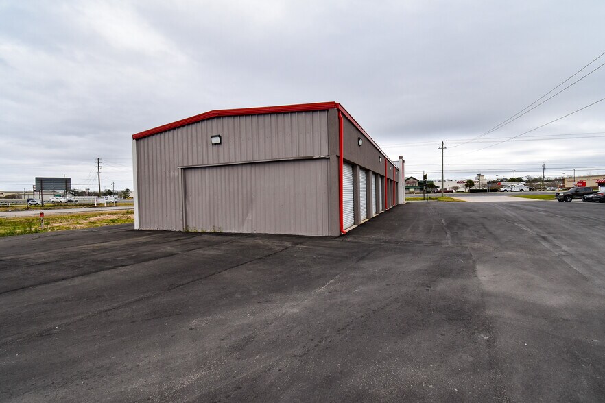 More Photos Of 8969 Pensacola Blvd, Pensacola Auto Repair For Sale