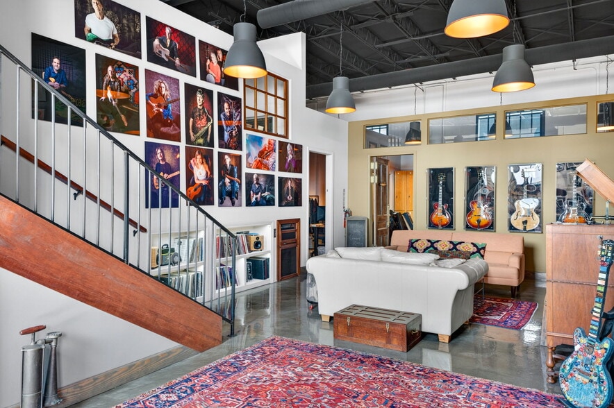 More Photos Of 2500 Emerson Ave S, Saint Petersburg Manufacturing For Sale