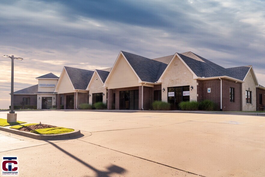 More Photos Of 8126 S Mingo Rd, Tulsa Medical For Lease