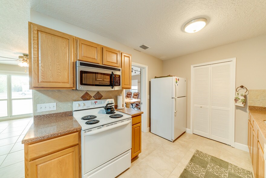 More Photos Of 1840 Sarno Rd, Melbourne Office For Sale