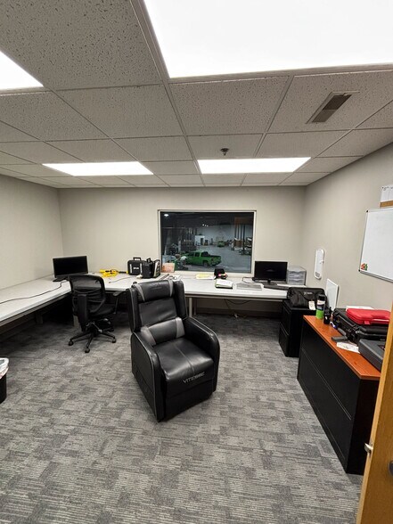 More Photos Of 2150 Milton ave, Des Moines Industrial For Sale