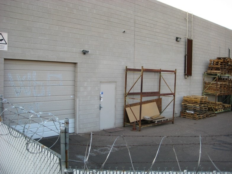 More Photos Of 2145-2153 E Jones Ave, Phoenix Warehouse For Lease