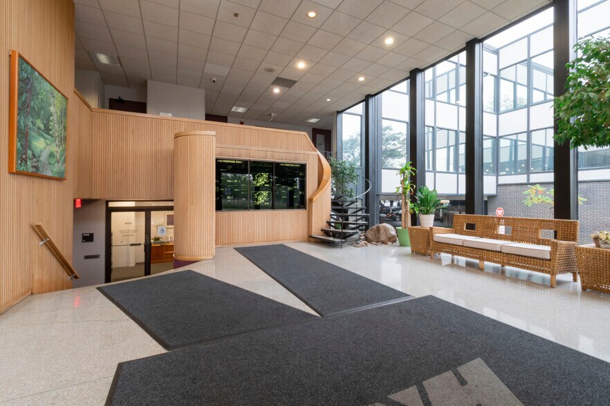 More Photos Of 540-550 W Frontage Rd, Northfield Office For Lease