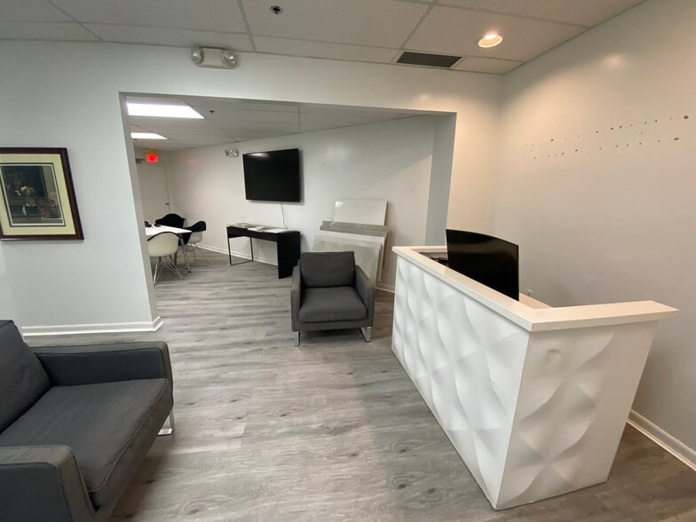 More Photos Of 1500 Colonial Blvd, Fort Myers Office For Lease