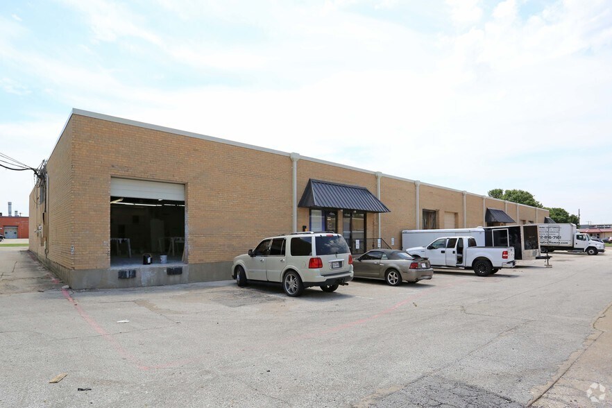 More Photos Of 1135 E Plano Pky, Plano Warehouse For Lease